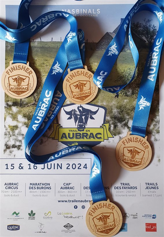 finishers aubrac trail médaille